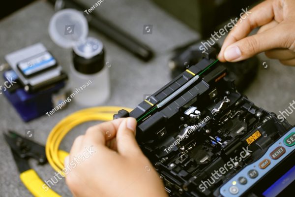 stock-photo-fiberoptic-fusion-splicing-technician-internet-cable-connection-fiber-optic-fusion-splicing-2176416491